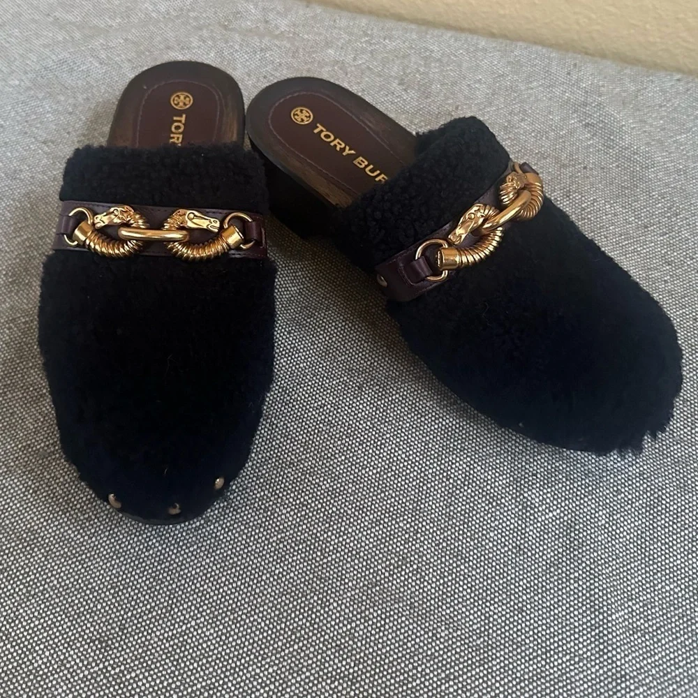 Tory Burch Jessa Clog With Horse Bit In Black Shearling Size 6.5